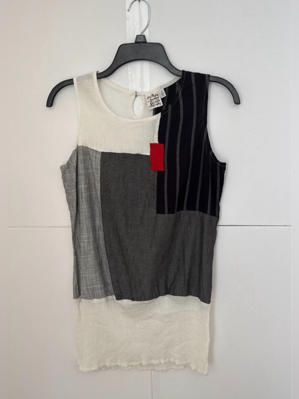 Parsley & Sage Colorblock Sleeveless Tank with Red Accent Size S